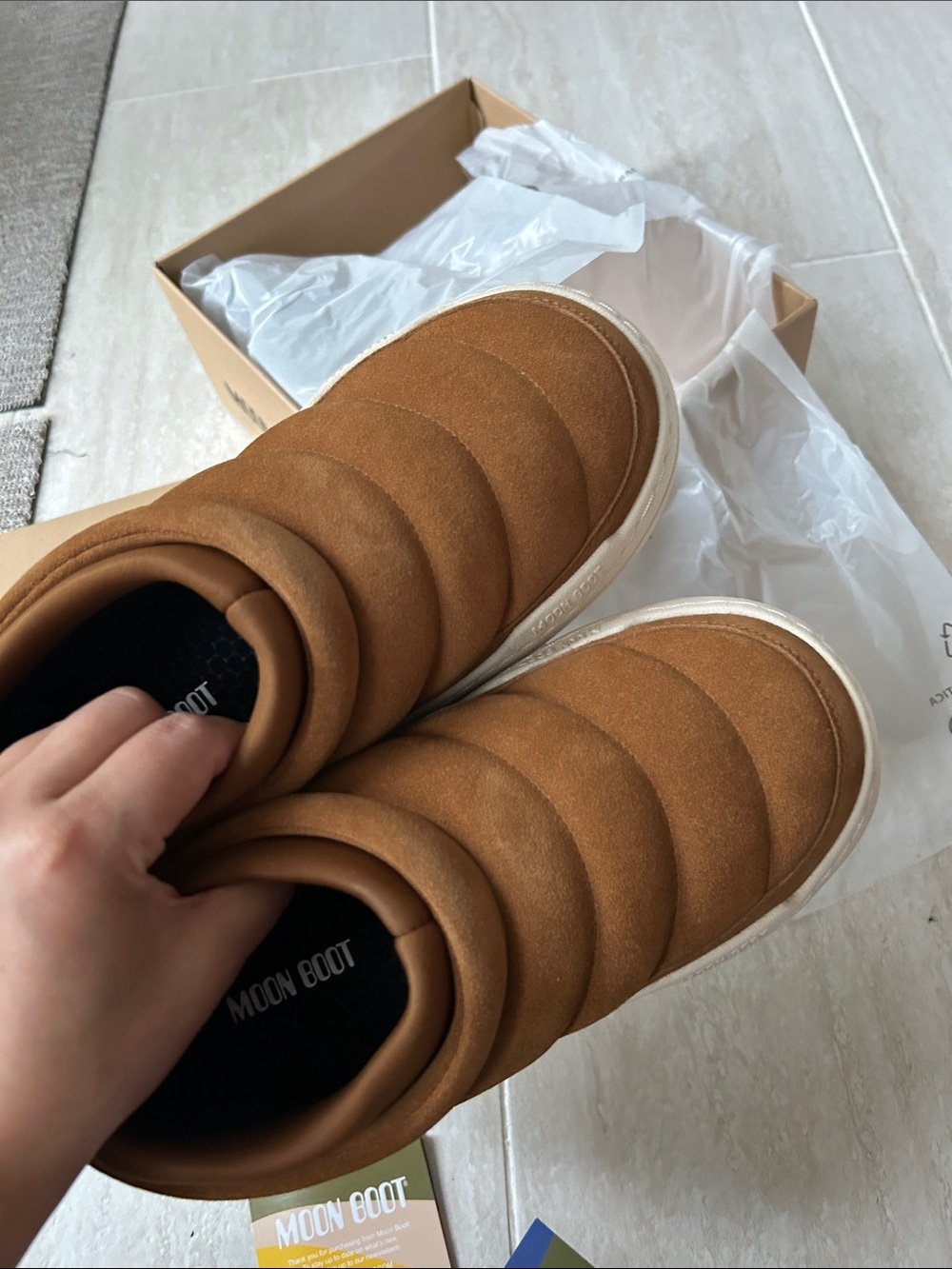 Moon boot suede boot. 6.5-7 - Picture 3 of 11